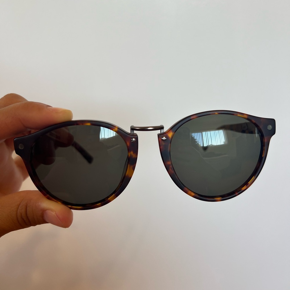 Von Zipper Tortoise Shell Sunglasses Classic Round Design